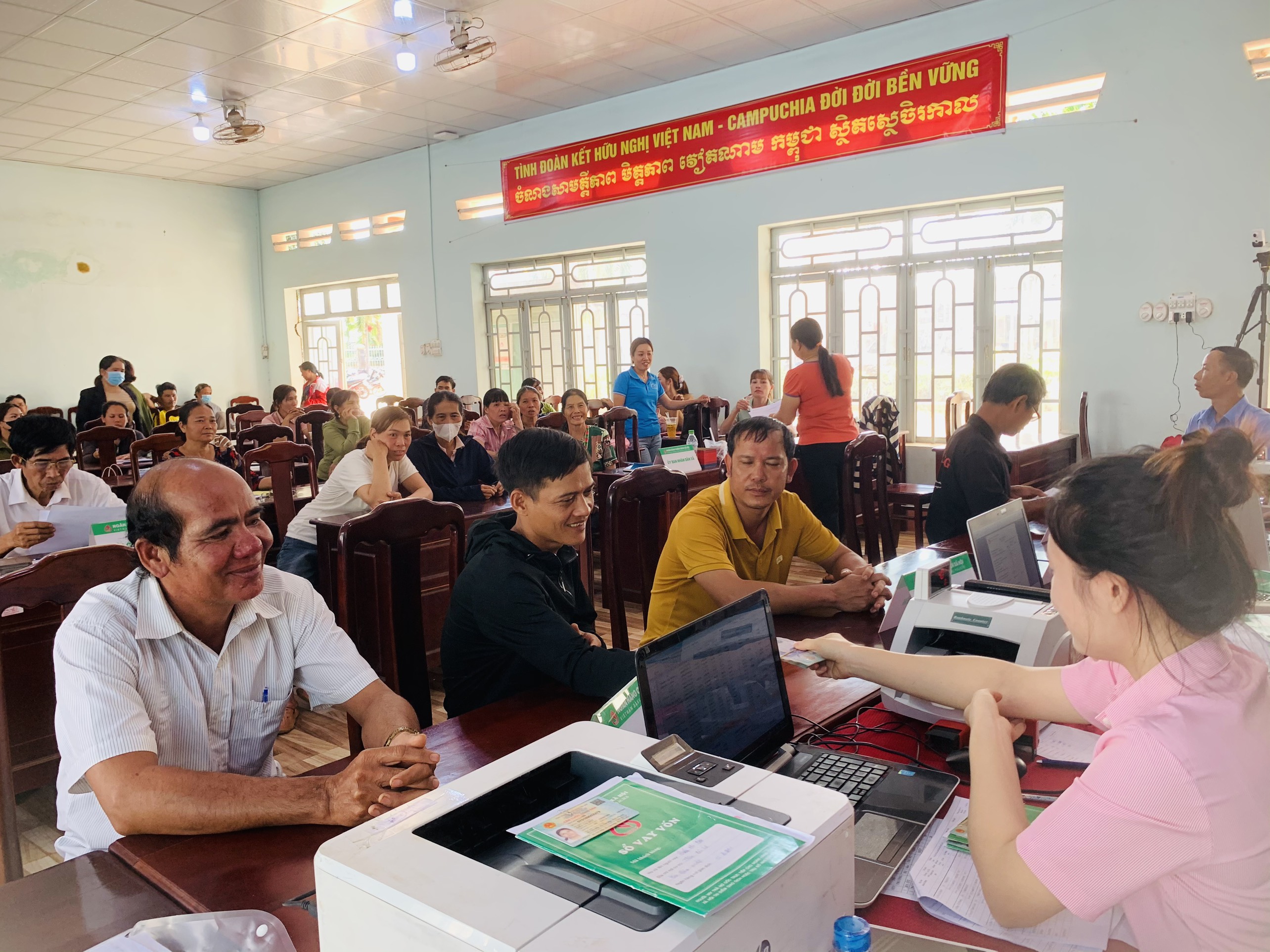 Ngân hàng chính sách xã hội tiếp tục giải ngân nguồn vốn đối với Học sinh sinh viên có hoàn cảnh khó khăn trên địa bàn huyện